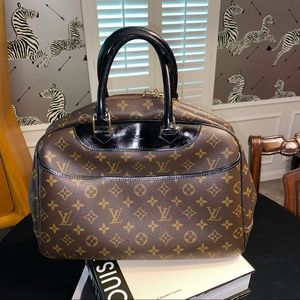 Authentic LV Deauville painted black 🖤
